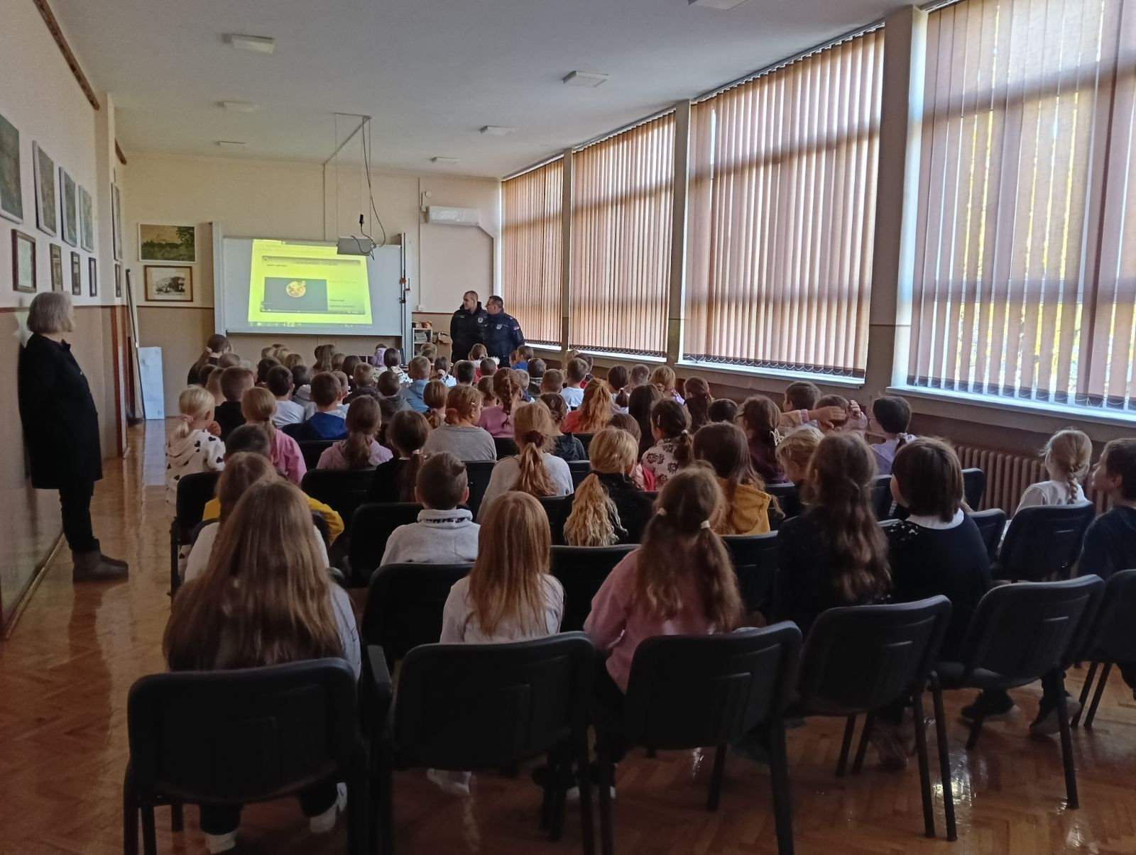 Prednáška pre žiakov tretích a štvrtých tried na tému „Bezpečnosť v premávke“. Prednášku realizoval 